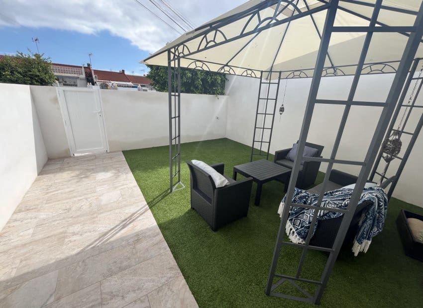 2 camera da letto Casa in vendita in Torrevieja con piscina - 134.900 € (Rif: 9340227)