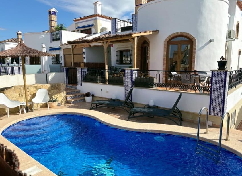 4 Zimmer Villa zu verkaufen in Algorfa mit Pool - 369.900 € (Ref: 9340228)