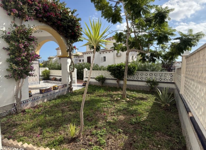 2 Zimmer Apartment zu verkaufen in San Miguel de Salinas mit Pool - 199.900 € (Ref: 9345580)