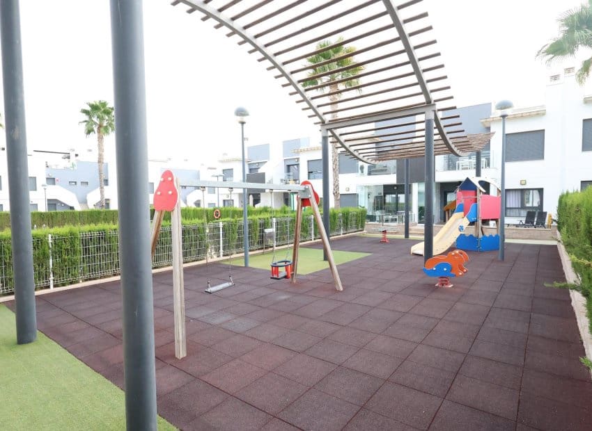 2 bedroom Bungalow for sale in Pilar de la Horadada with pool - € 225,000 (Ref: 9345584)