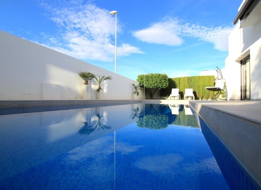 2 soveværelse Bungalow til salg i Benijofar med swimmingpool - € 424.950 (Ref: 9345585)