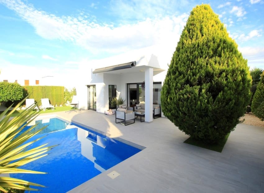 2 soveværelse Bungalow til salg i Benijofar med swimmingpool - € 424.950 (Ref: 9345585)