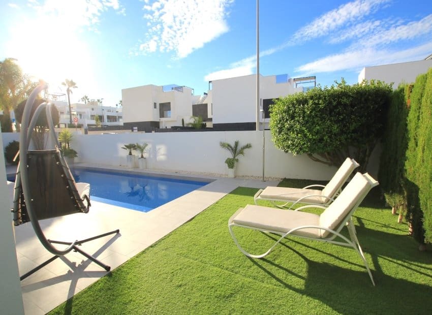 2 soveværelse Bungalow til salg i Benijofar med swimmingpool - € 424.950 (Ref: 9345585)