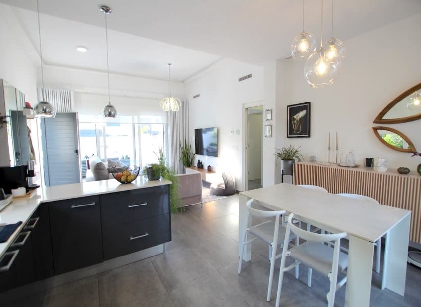 2 soveværelse Bungalow til salg i Benijofar med swimmingpool - € 424.950 (Ref: 9345585)