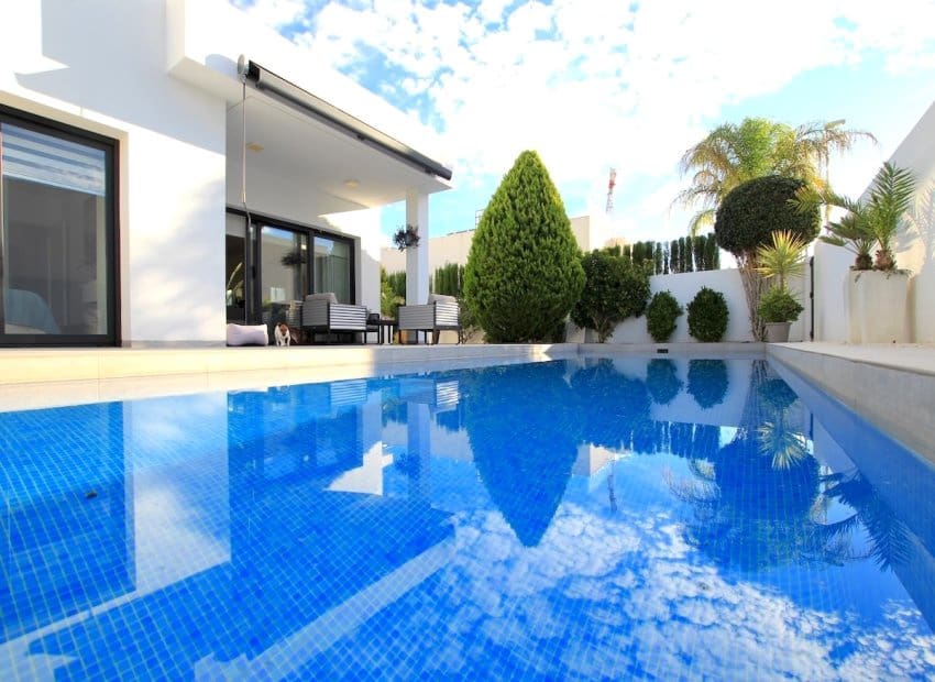 2 soveværelse Bungalow til salg i Benijofar med swimmingpool - € 424.950 (Ref: 9345585)