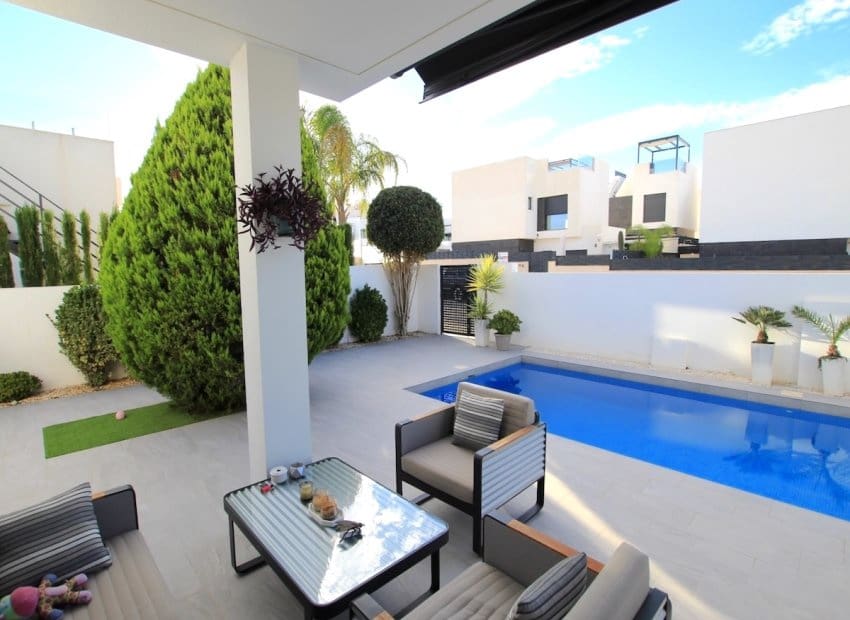 2 soveværelse Bungalow til salg i Benijofar med swimmingpool - € 424.950 (Ref: 9345585)