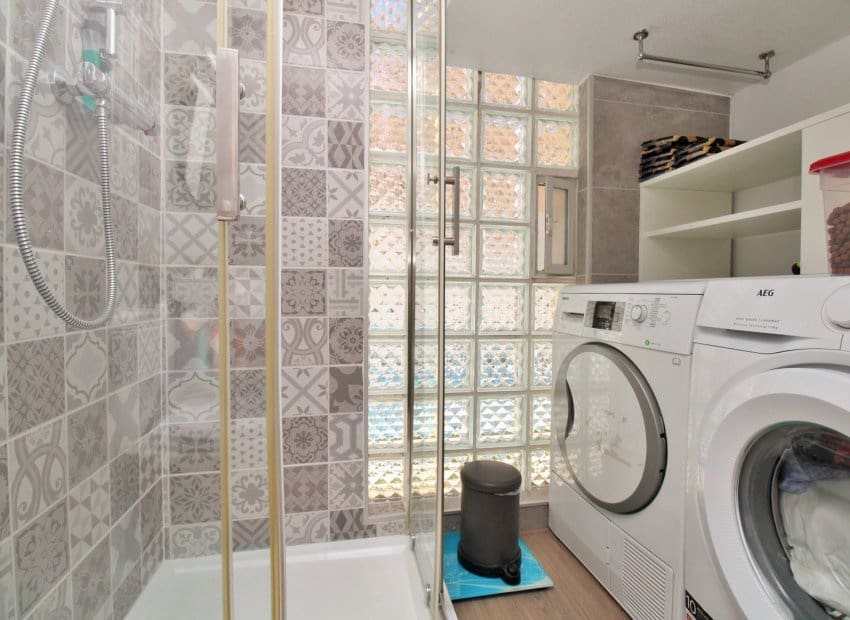 2 soveværelse Semi-Rækkehus til salg i Villamartin med swimmingpool - € 345.000 (Ref: 9345586)