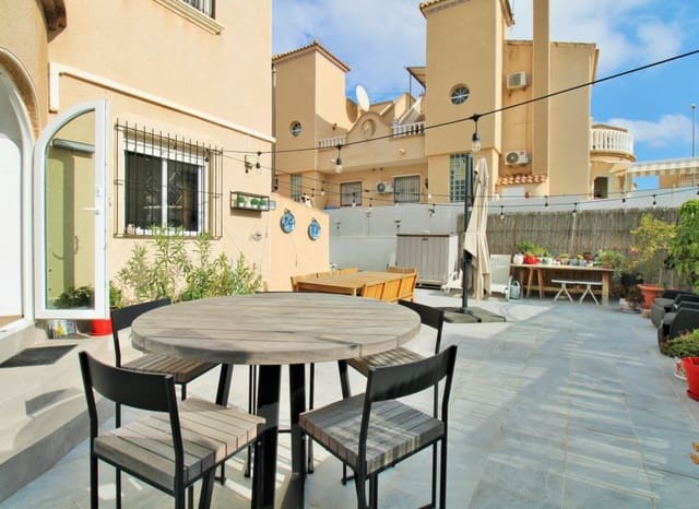 2 soveværelse Semi-Rækkehus til salg i Villamartin, Orihuela med swimmingpool - € 345.000 (Ref: 9345586)