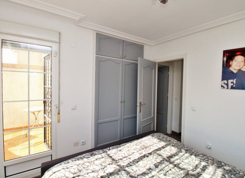 2 soveværelse Semi-Rækkehus til salg i Villamartin med swimmingpool - € 345.000 (Ref: 9345586)