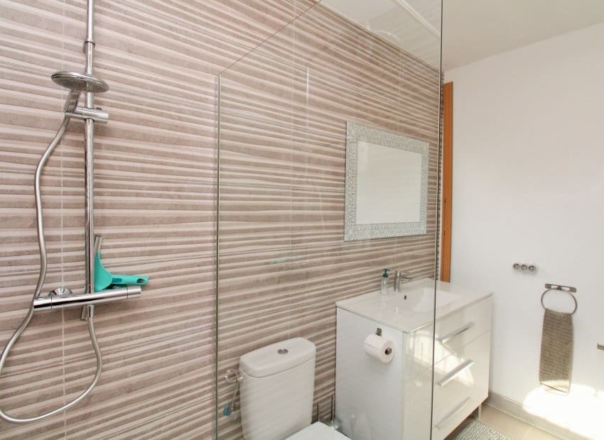 2 soveværelse Semi-Rækkehus til salg i Villamartin med swimmingpool - € 345.000 (Ref: 9345586)