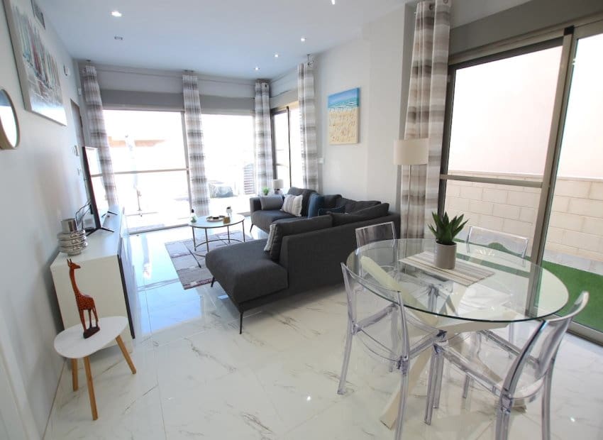 3 camera da letto Villa in vendita in Villamartin con piscina - 375.000 € (Rif: 9348487)