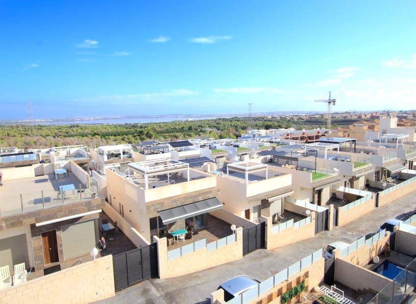 3 camera da letto Villa in vendita in Villamartin con piscina - 375.000 € (Rif: 9348487)