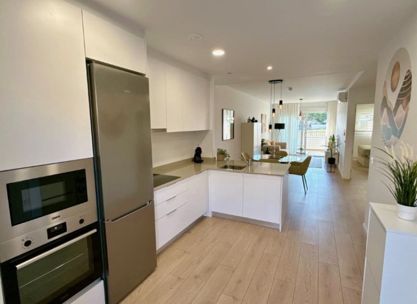 2 bedroom Beach Apartment for sale in Pilar de la Horadada with pool - € 219,900 (Ref: 9348488)