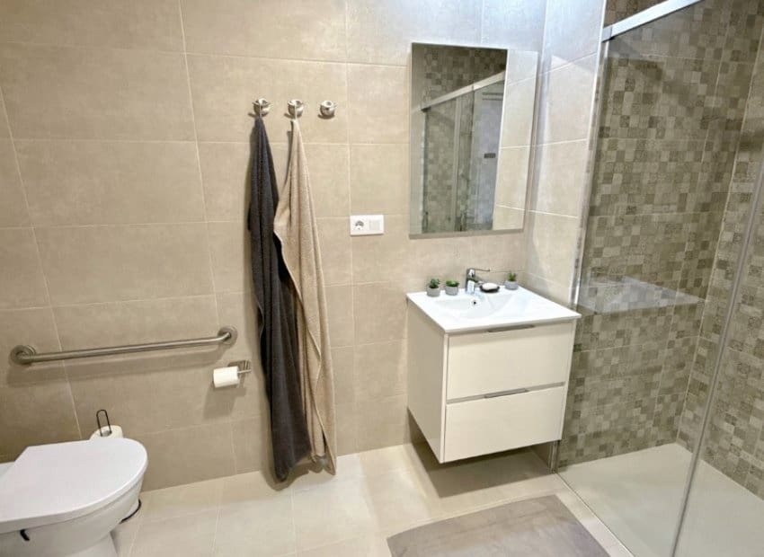 2 bedroom Beach Apartment for sale in Pilar de la Horadada with pool - € 219,900 (Ref: 9348488)