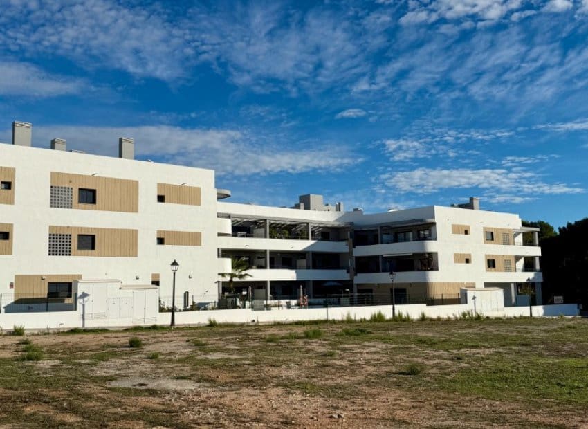 2 bedroom Beach Apartment for sale in Pilar de la Horadada with pool - € 219,900 (Ref: 9348488)