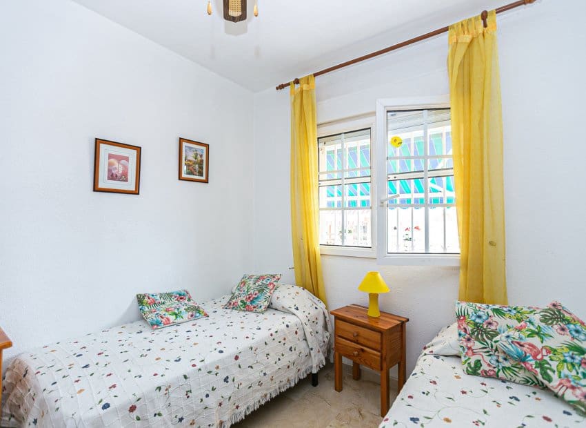 2 bedroom Bungalow for sale in Playa Flamenca with pool - € 199,999 (Ref: 9348496)