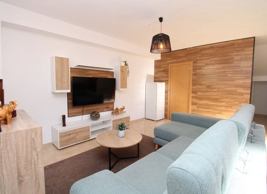 4 soveværelse Byhus til salg i San Miguel de Salinas med swimmingpool - € 239.995 (Ref: 9350107)