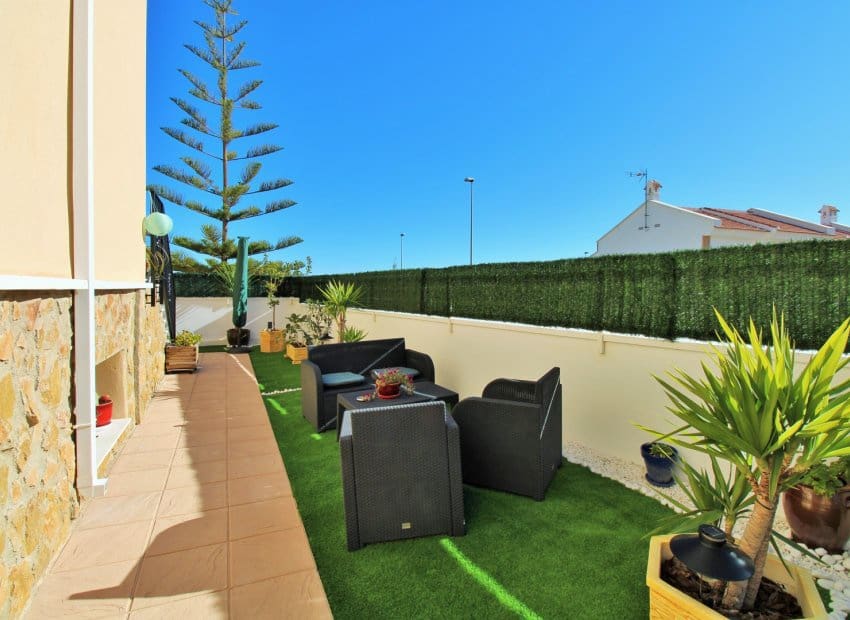 4 soveværelse Byhus til salg i San Miguel de Salinas med swimmingpool - € 239.995 (Ref: 9350107)