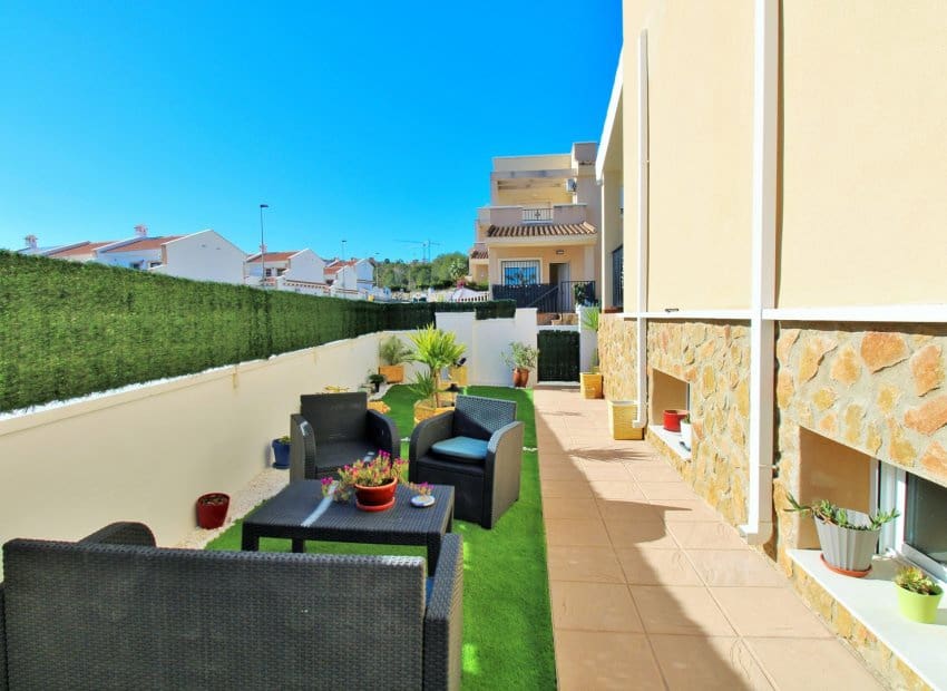 4 soveværelse Byhus til salg i San Miguel de Salinas med swimmingpool - € 239.995 (Ref: 9350107)