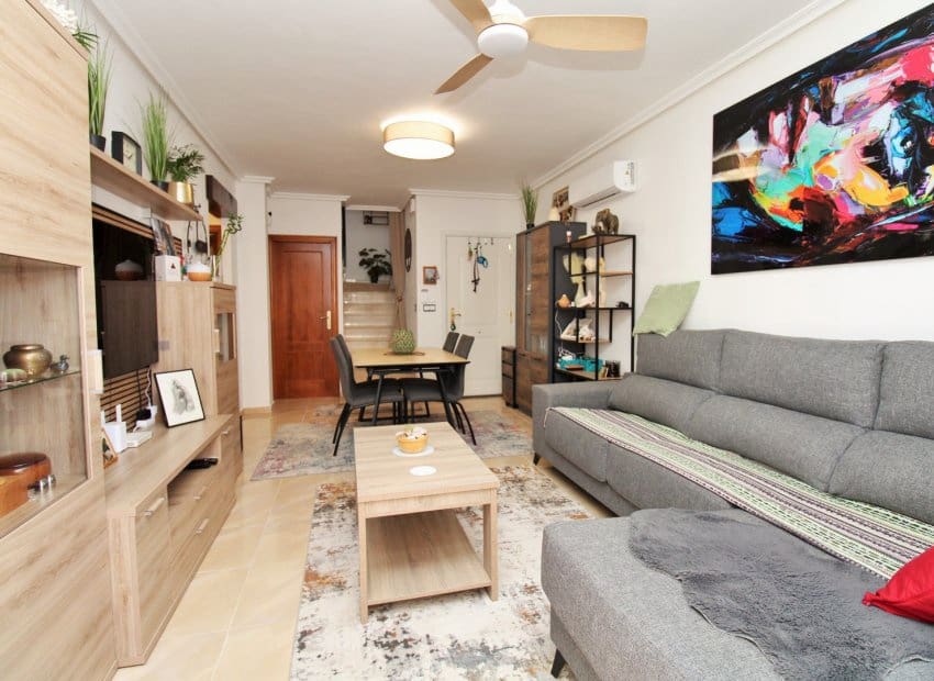 4 soveværelse Byhus til salg i San Miguel de Salinas med swimmingpool - € 239.995 (Ref: 9350107)