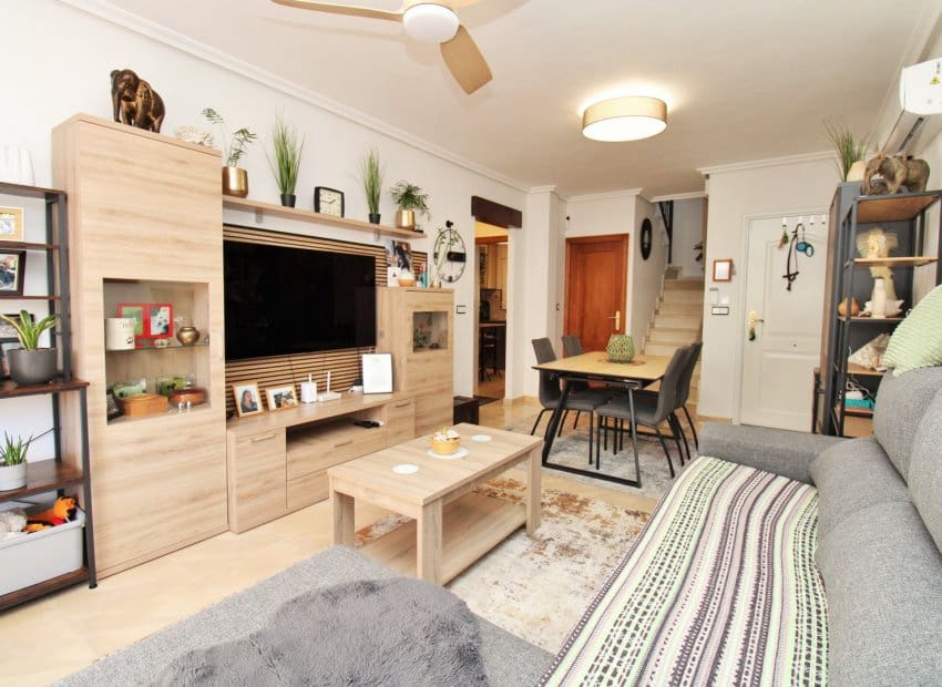 4 soveværelse Byhus til salg i San Miguel de Salinas med swimmingpool - € 239.995 (Ref: 9350107)