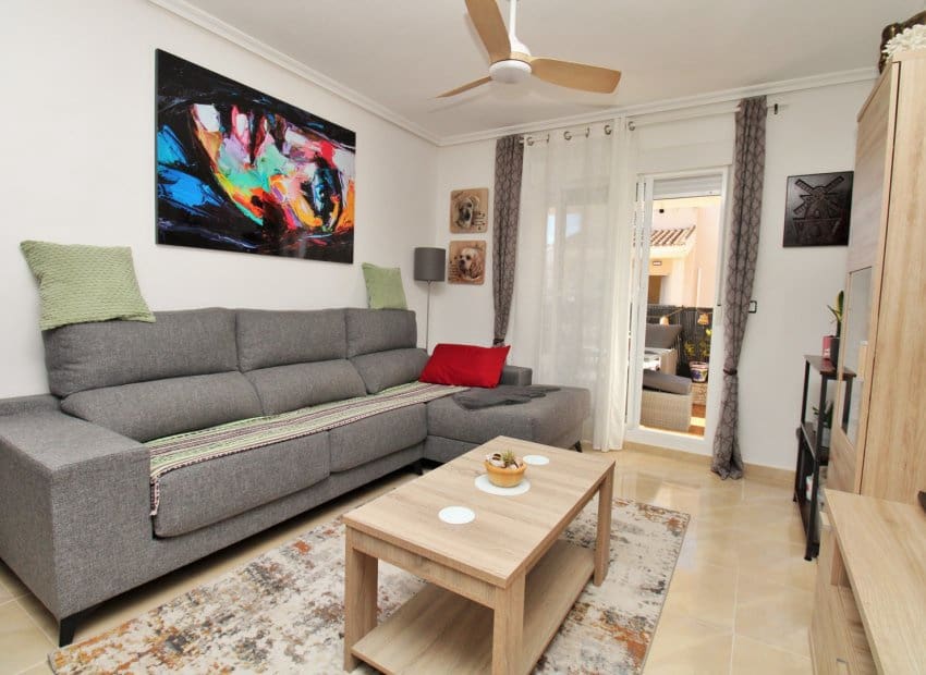 4 soveværelse Byhus til salg i San Miguel de Salinas med swimmingpool - € 239.995 (Ref: 9350107)