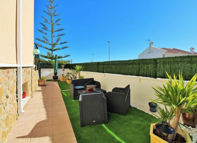 4 soveværelse Byhus til salg i San Miguel de Salinas med swimmingpool - € 239.995 (Ref: 9350107)