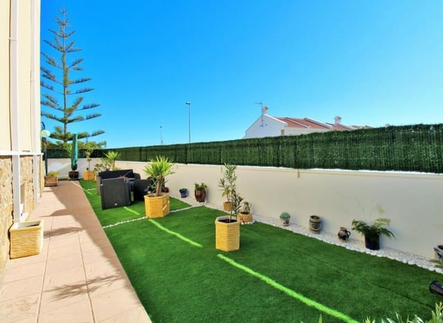 4 soveværelse Byhus til salg i San Miguel de Salinas med swimmingpool - € 239.995 (Ref: 9350107)