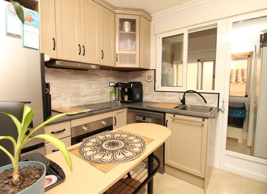 4 soveværelse Byhus til salg i San Miguel de Salinas med swimmingpool - € 239.995 (Ref: 9350107)