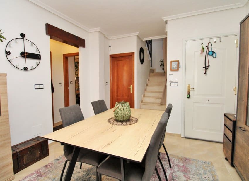 4 soveværelse Byhus til salg i San Miguel de Salinas med swimmingpool - € 239.995 (Ref: 9350107)