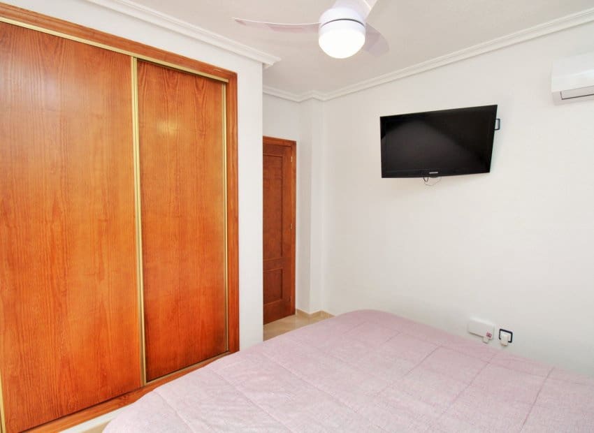 4 soveværelse Byhus til salg i San Miguel de Salinas med swimmingpool - € 239.995 (Ref: 9350107)