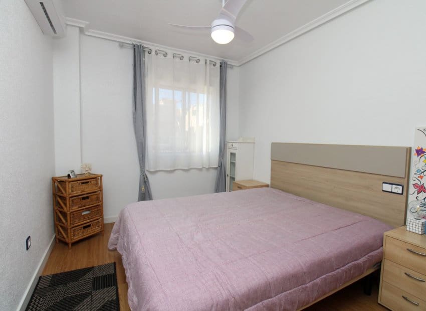 4 soveværelse Byhus til salg i San Miguel de Salinas med swimmingpool - € 239.995 (Ref: 9350107)