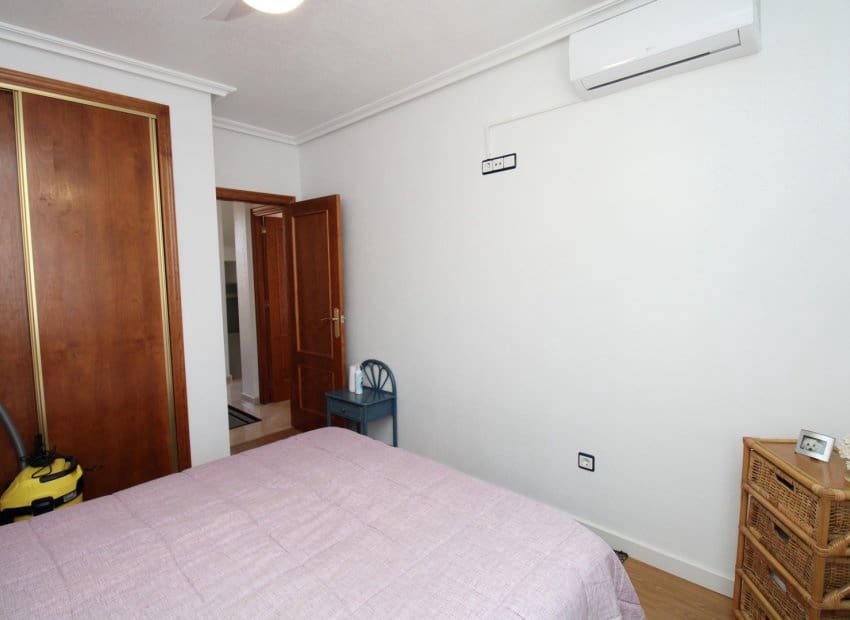 4 soveværelse Byhus til salg i San Miguel de Salinas med swimmingpool - € 239.995 (Ref: 9350107)