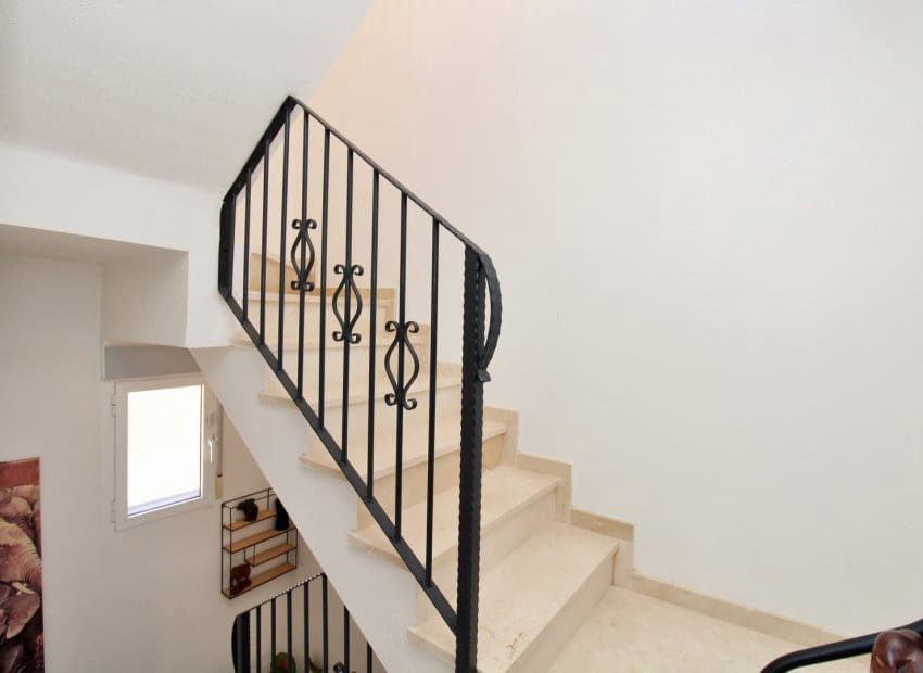 4 soveværelse Byhus til salg i San Miguel de Salinas med swimmingpool - € 239.995 (Ref: 9350107)