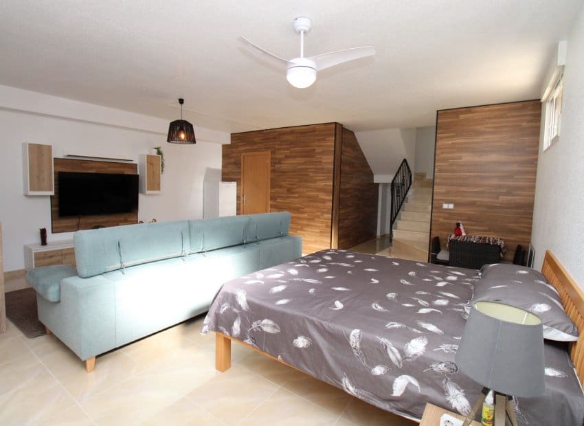 4 soveværelse Byhus til salg i San Miguel de Salinas med swimmingpool - € 239.995 (Ref: 9350107)