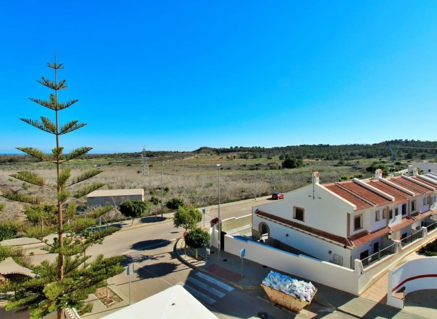 4 soveværelse Byhus til salg i San Miguel de Salinas med swimmingpool - € 239.995 (Ref: 9350107)