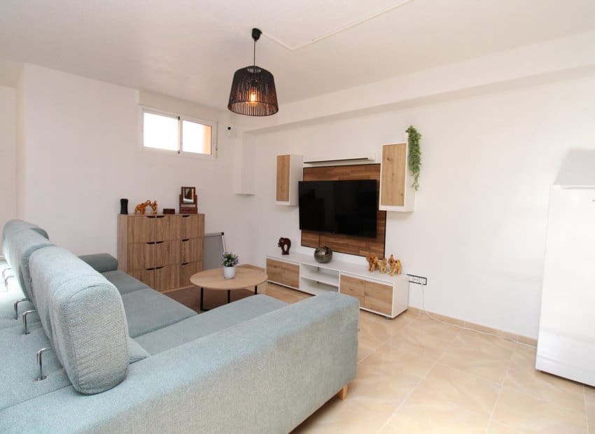 4 soveværelse Byhus til salg i San Miguel de Salinas med swimmingpool - € 239.995 (Ref: 9350107)