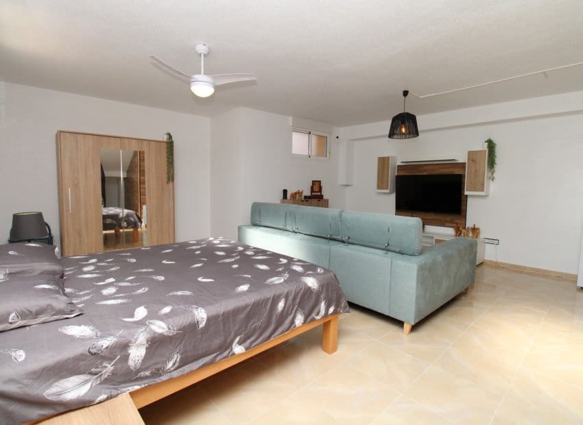 4 soveværelse Byhus til salg i San Miguel de Salinas med swimmingpool - € 239.995 (Ref: 9350107)