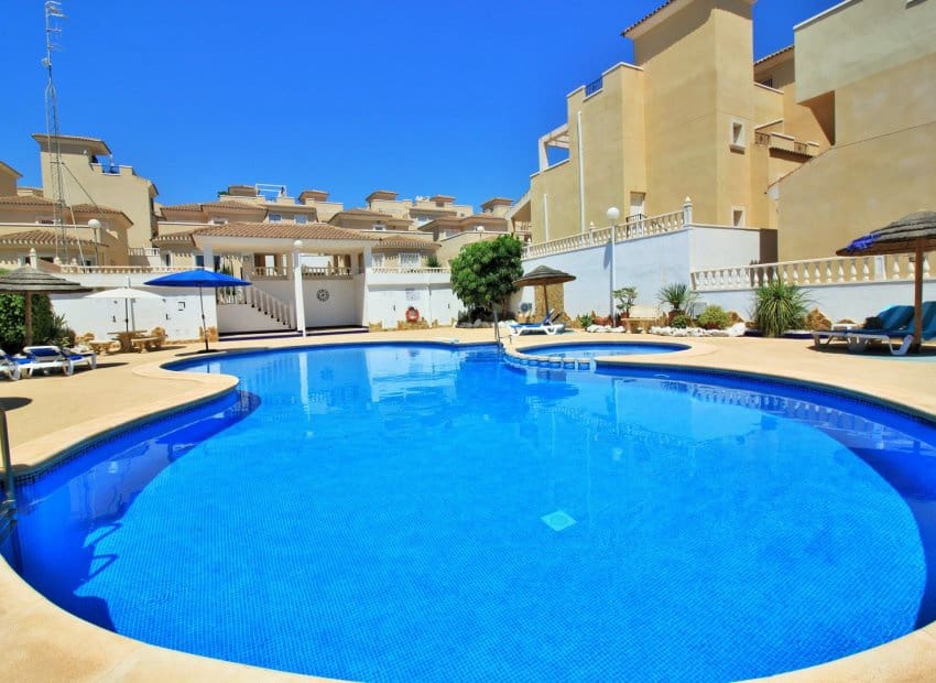 4 soveværelse Byhus til salg i San Miguel de Salinas med swimmingpool - € 239.995 (Ref: 9350107)
