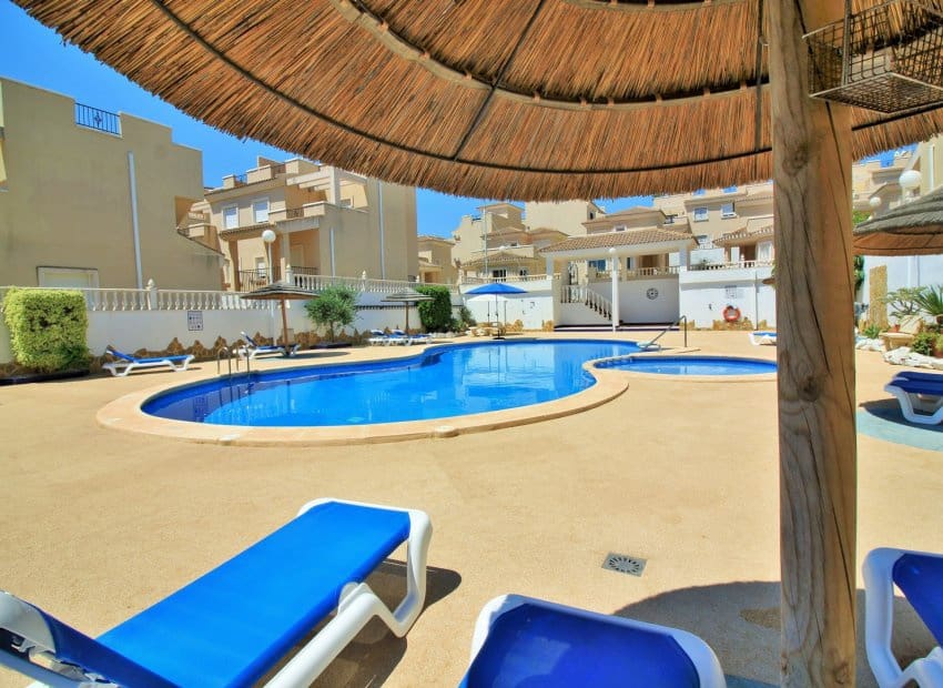 4 soveværelse Byhus til salg i San Miguel de Salinas med swimmingpool - € 239.995 (Ref: 9350107)