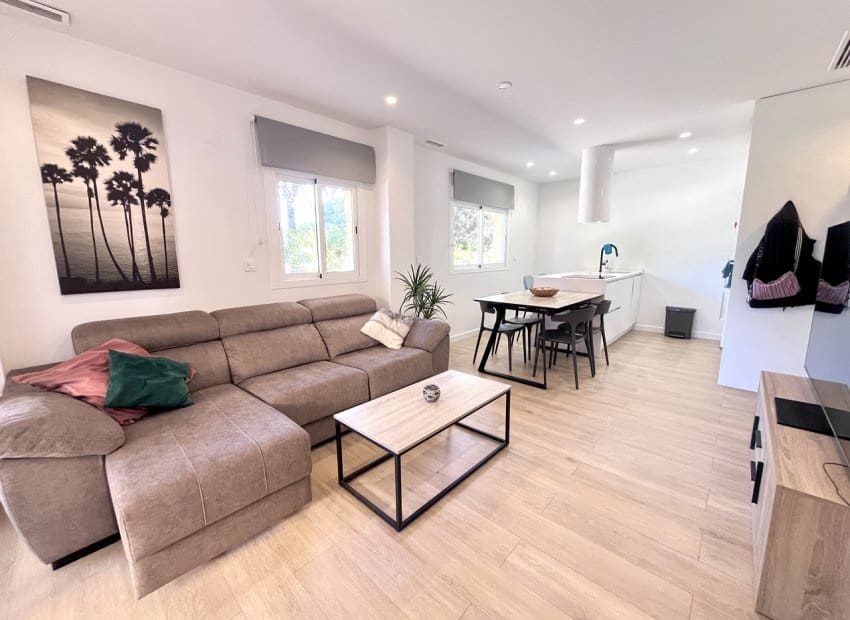 3 bedroom Apartment for sale in Torrevieja - € 199,990 (Ref: 9352170)