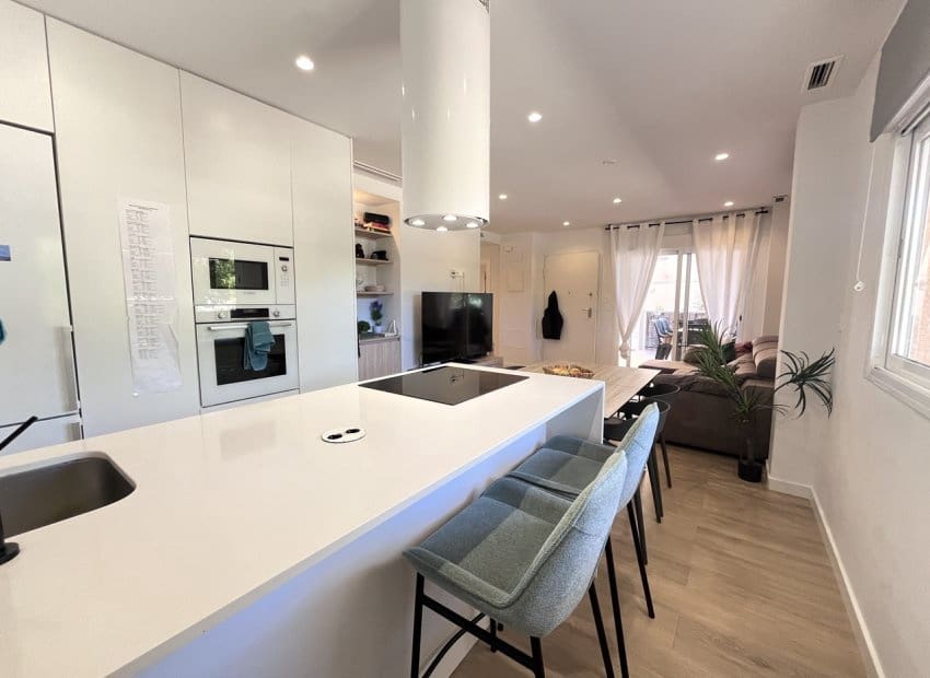 3 bedroom Apartment for sale in Torrevieja - € 199,990 (Ref: 9352170)