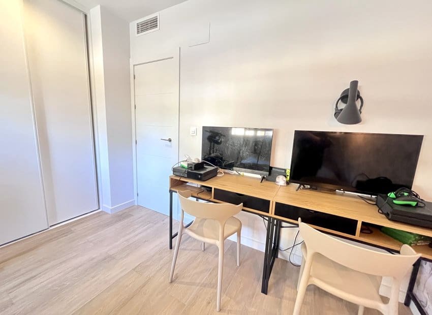 3 bedroom Apartment for sale in Torrevieja - € 199,990 (Ref: 9352170)