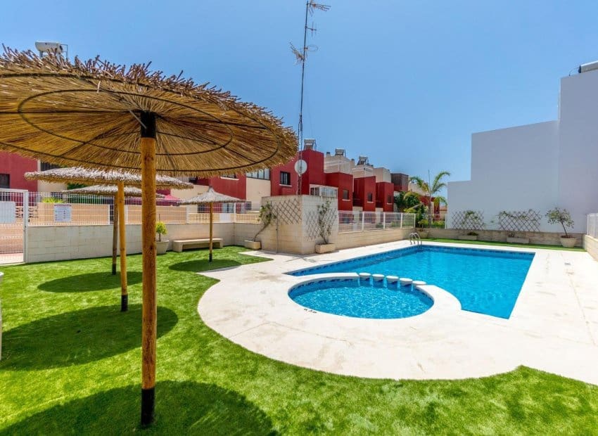 3 sypialnia Dom na sprzedaż w Aguas Nuevas z basenem - 319 900 € (Ref: 9357540)