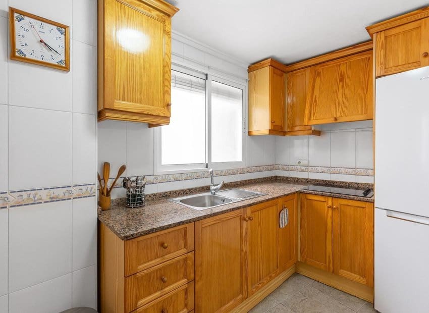 Apartamento de 2 habitaciones en Torrevieja en venta con piscina - 170.000 € (Ref: 9357663)