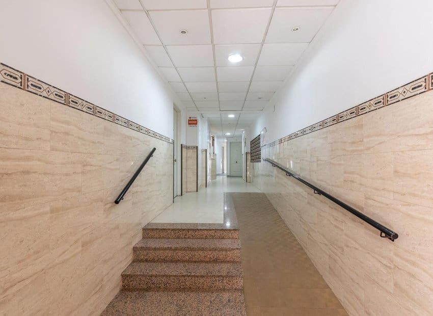 Apartamento de 2 habitaciones en Torrevieja en venta con piscina - 170.000 € (Ref: 9357663)