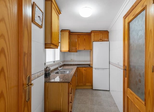 Apartamento de 2 habitaciones en Playa de los Locos, Torrevieja en venta con piscina - 170.000 € (Ref: 9357663)