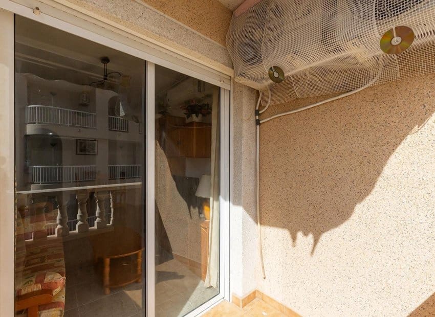 Apartamento de 2 habitaciones en Torrevieja en venta con piscina - 170.000 € (Ref: 9357663)