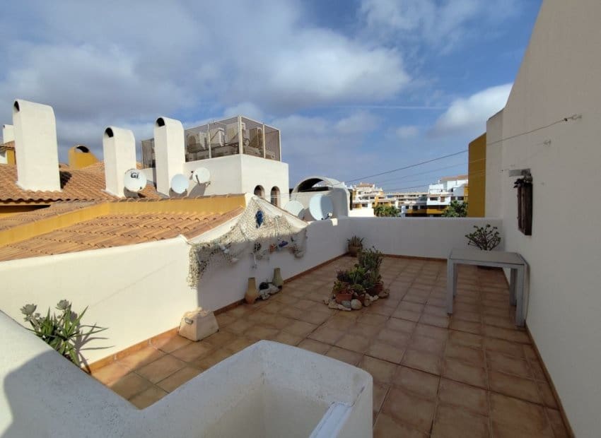 2 soveværelse Penthouse til salg i Orihuela Costa med swimmingpool - € 299.900 (Ref: 9357664)
