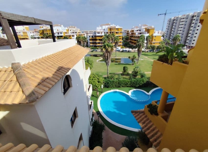 2 soveværelse Penthouse til salg i Orihuela Costa med swimmingpool - € 299.900 (Ref: 9357664)